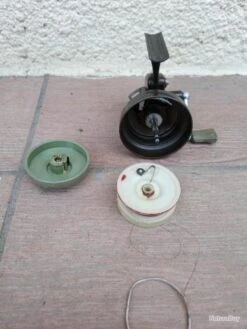 MOULINET COLLECTOR TRES RARE . LUXOR RELAX CAPOTE EN PARFAIT ETAT DE FONCTIONNEMENT . -Pêche Soldes 00004 MOULINET COLLECTOR TRES RARE . LUXOR RELAX CAPOTE EN PARFAIT ETAT DE FONCTIONNEMENT